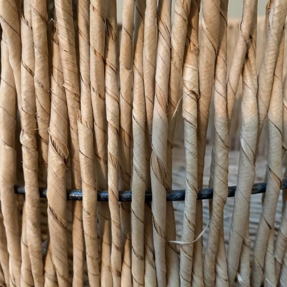 VINTAGE METAL FRAMED ROUND WOVEN  BASKET  WITH LID 13" DIAMETER 7" DEEP - Picture 3 of 6